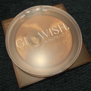 HudaBeauty Glowish in 02 Medium